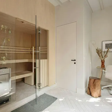 Modern 4 Bdr Sauna Bbq
